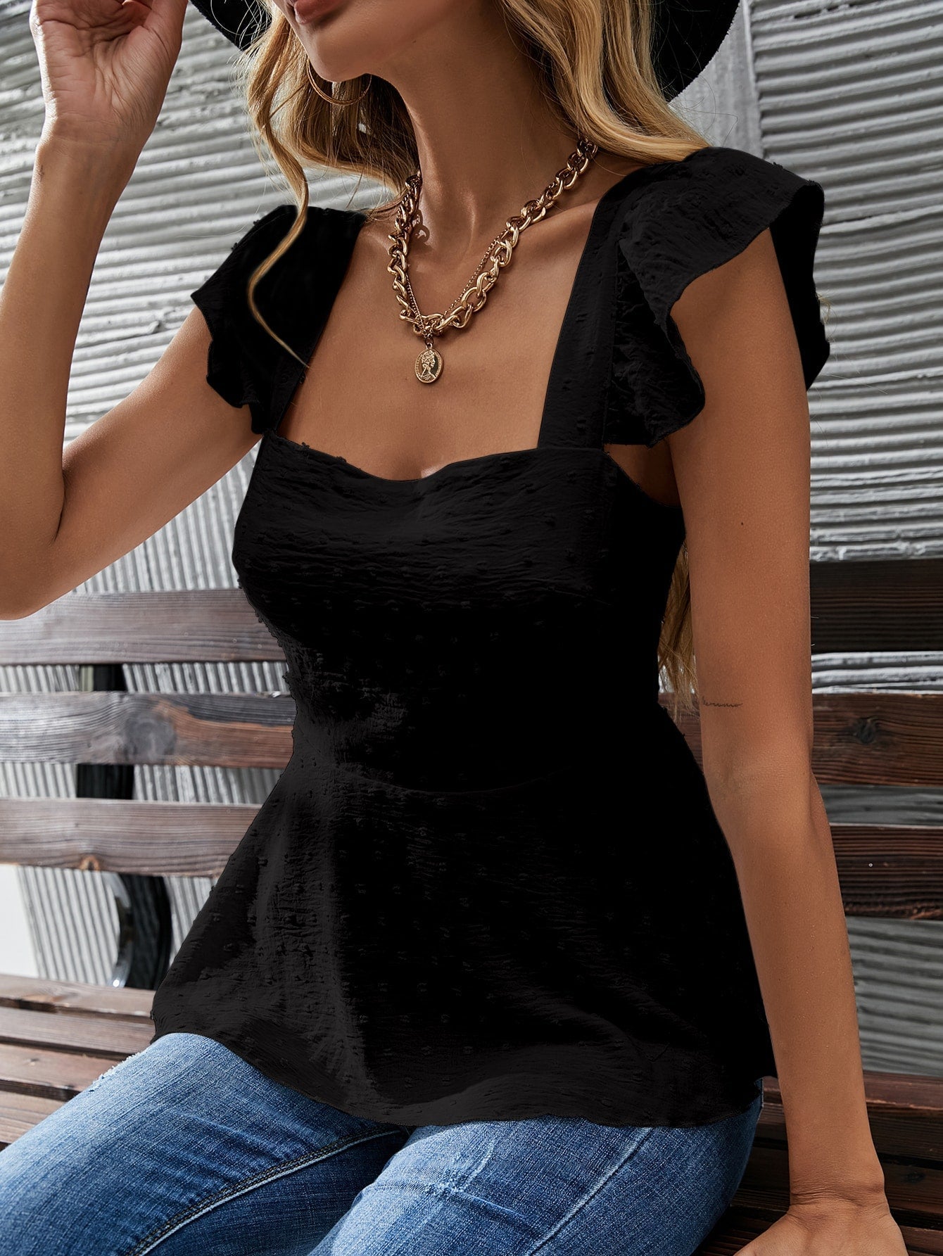 Top mit Punkten, Schmetterlingsärmeln, Rüschen