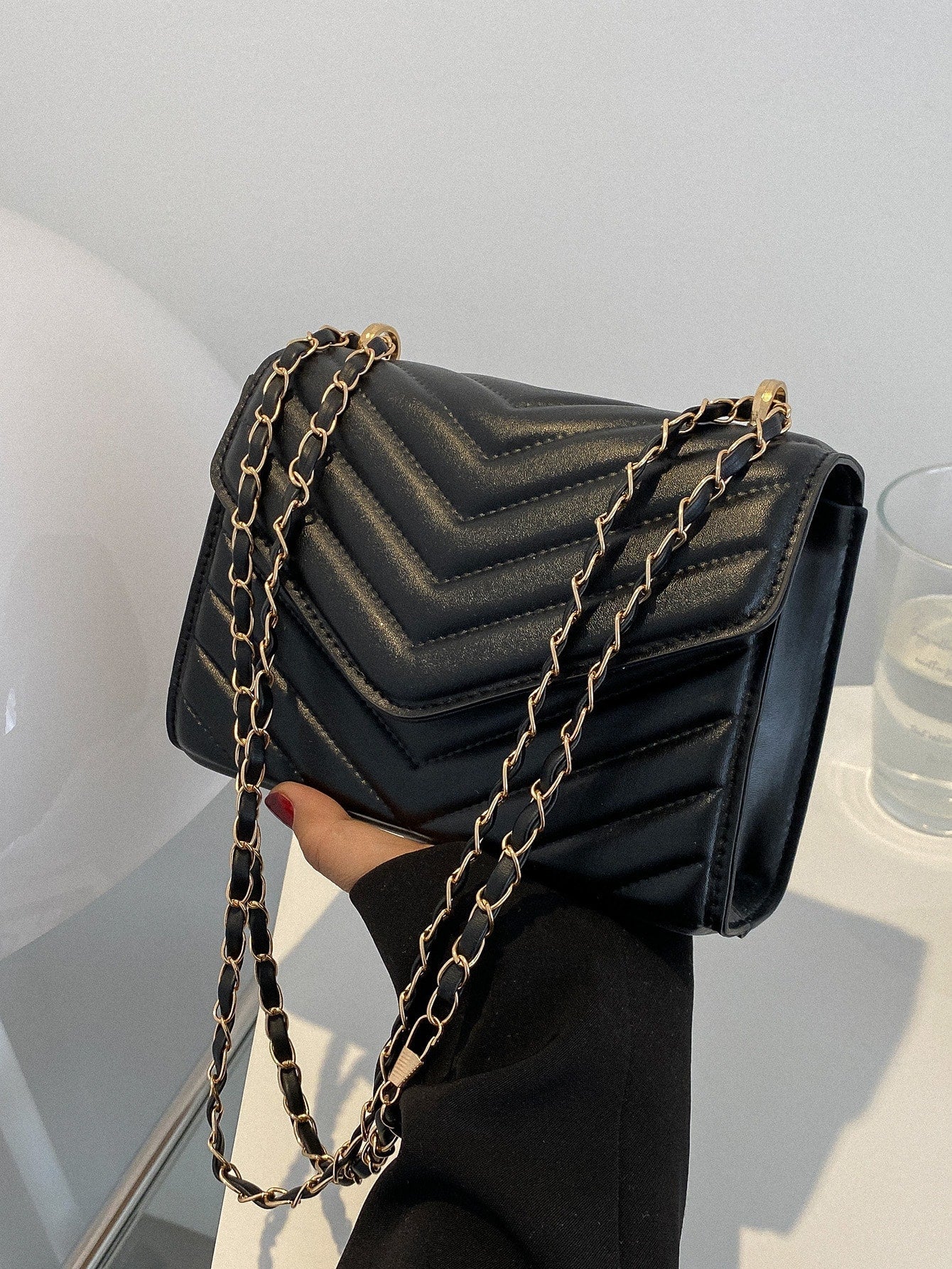 Quadratische Tasche mit Chevron Druckknopf