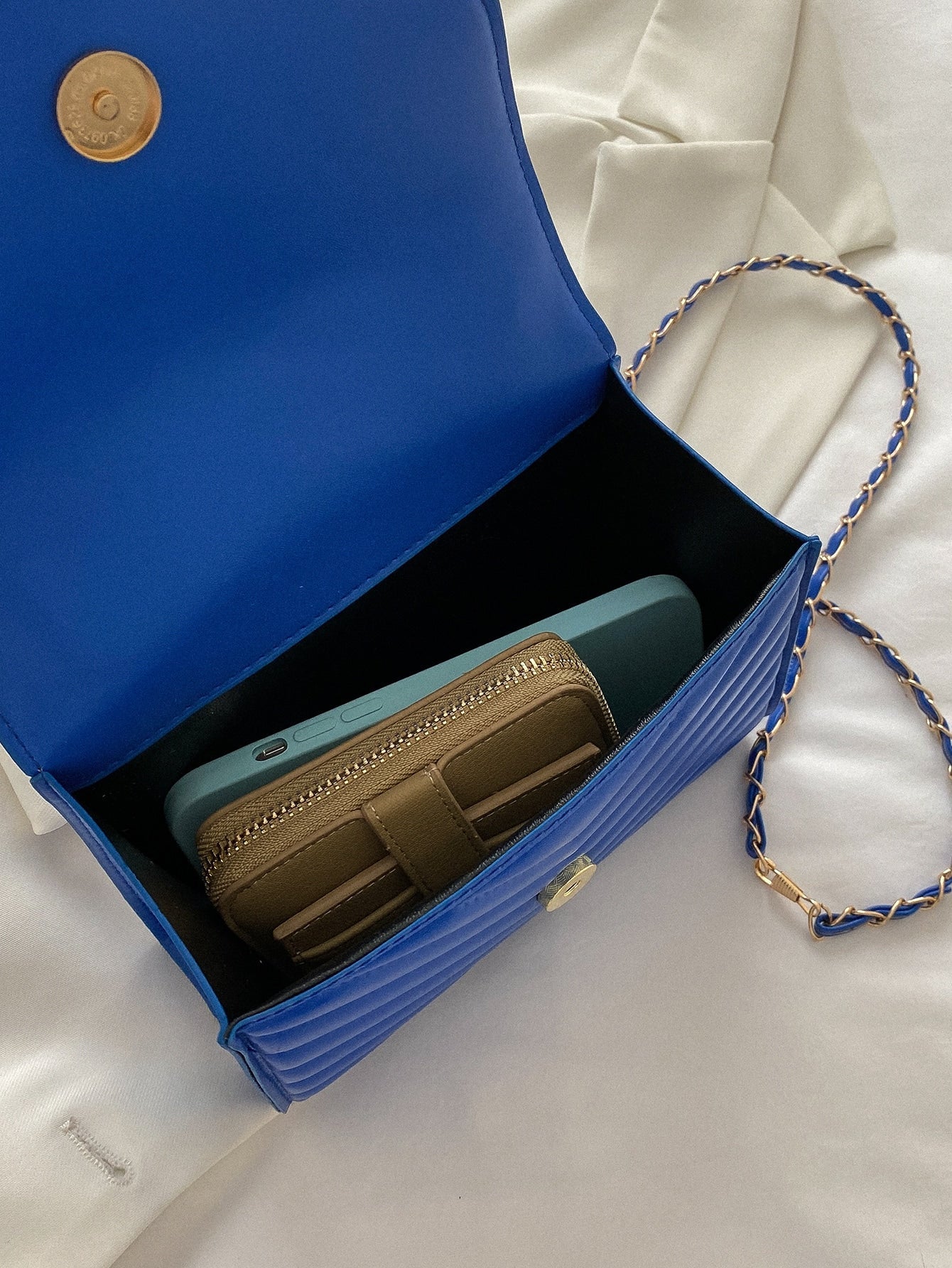 Quadratische Tasche mit Chevron Druckknopf