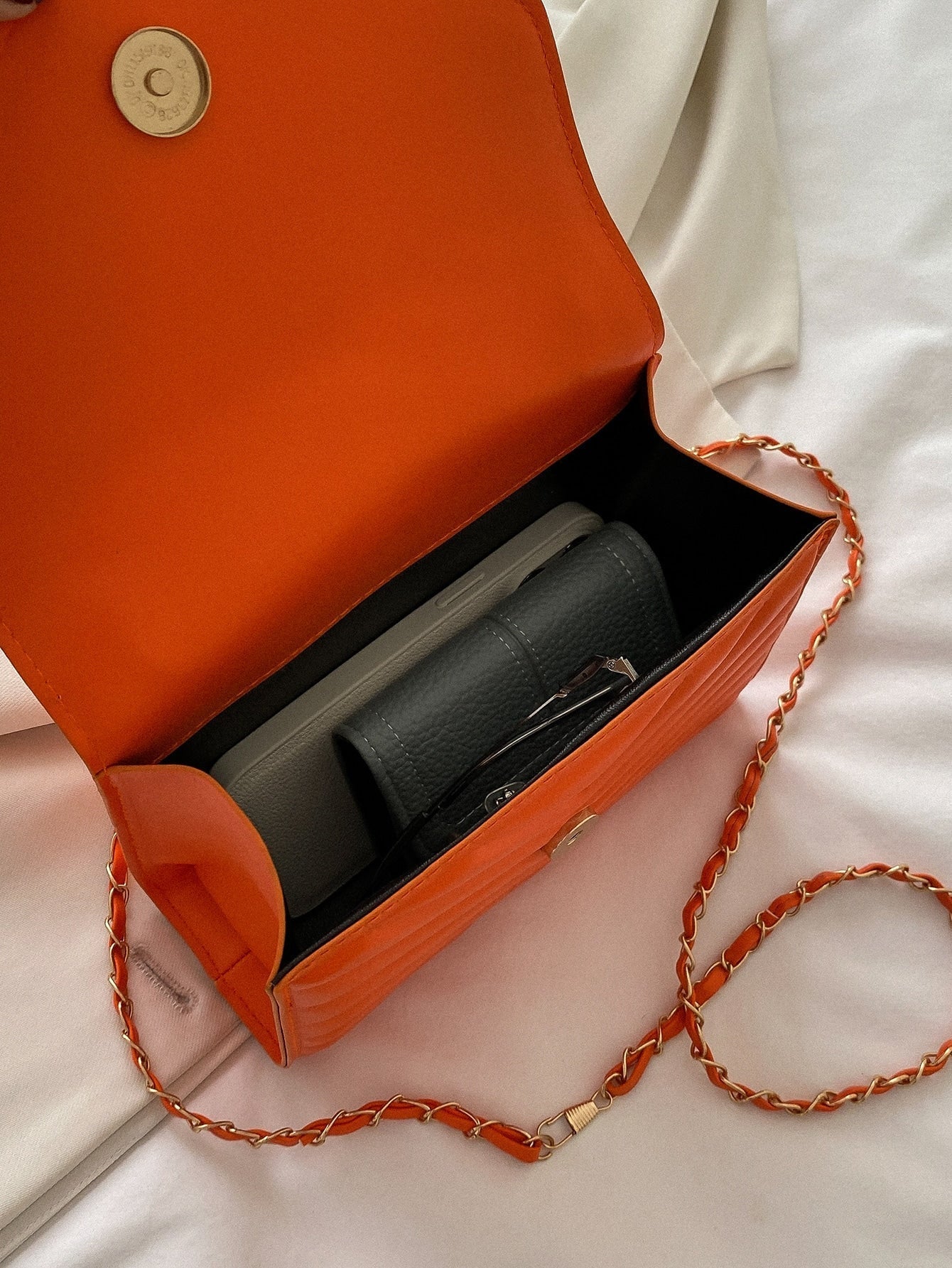 Quadratische Tasche mit Chevron Druckknopf