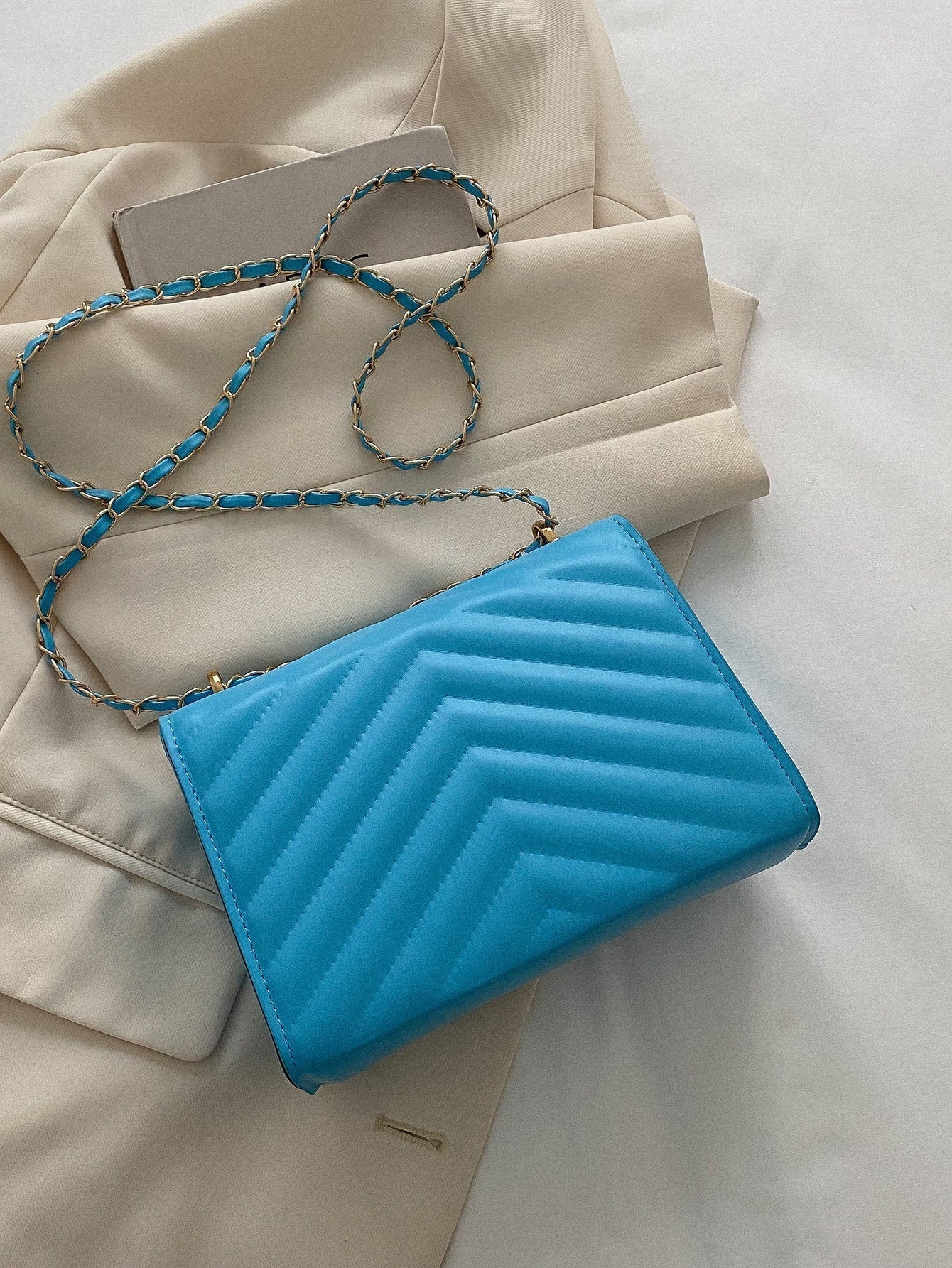 Quadratische Tasche mit Chevron Druckknopf