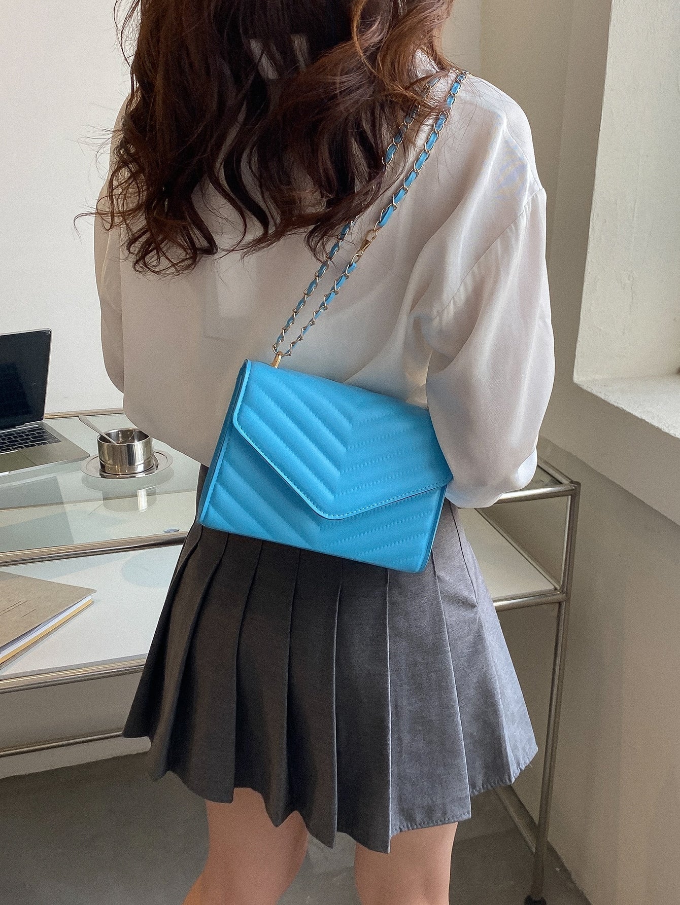 Quadratische Tasche mit Chevron Druckknopf