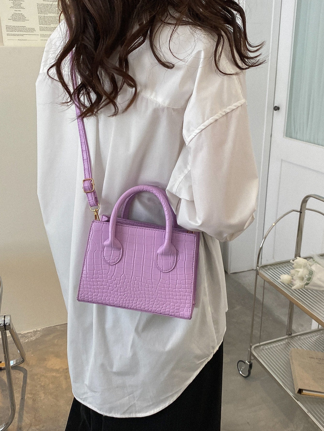 Quadratische Tasche mit Krokodil Prägung, Doppelgriff