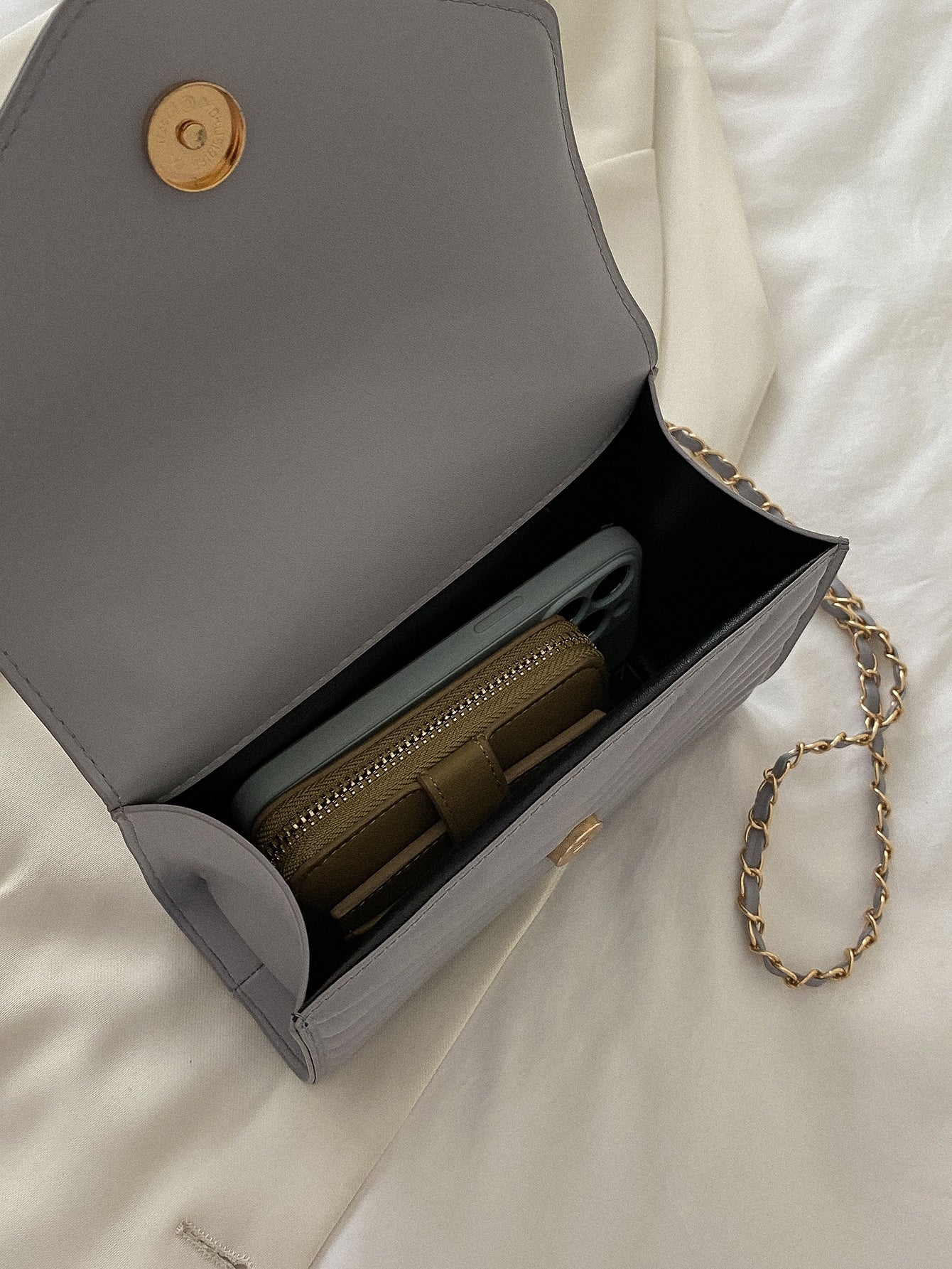 Quadratische Tasche mit Chevron Druckknopf