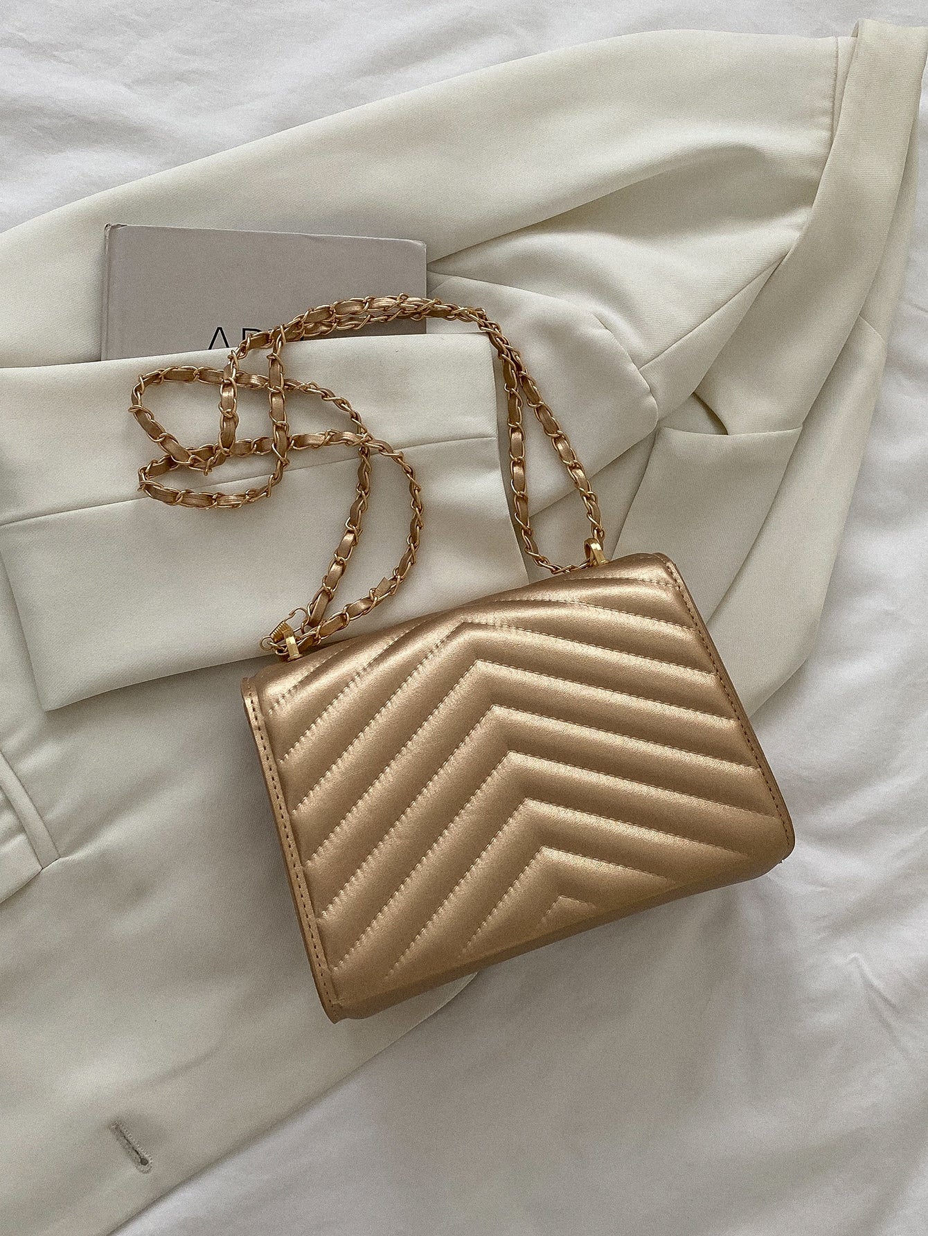 Quadratische Tasche mit Chevron Druckknopf