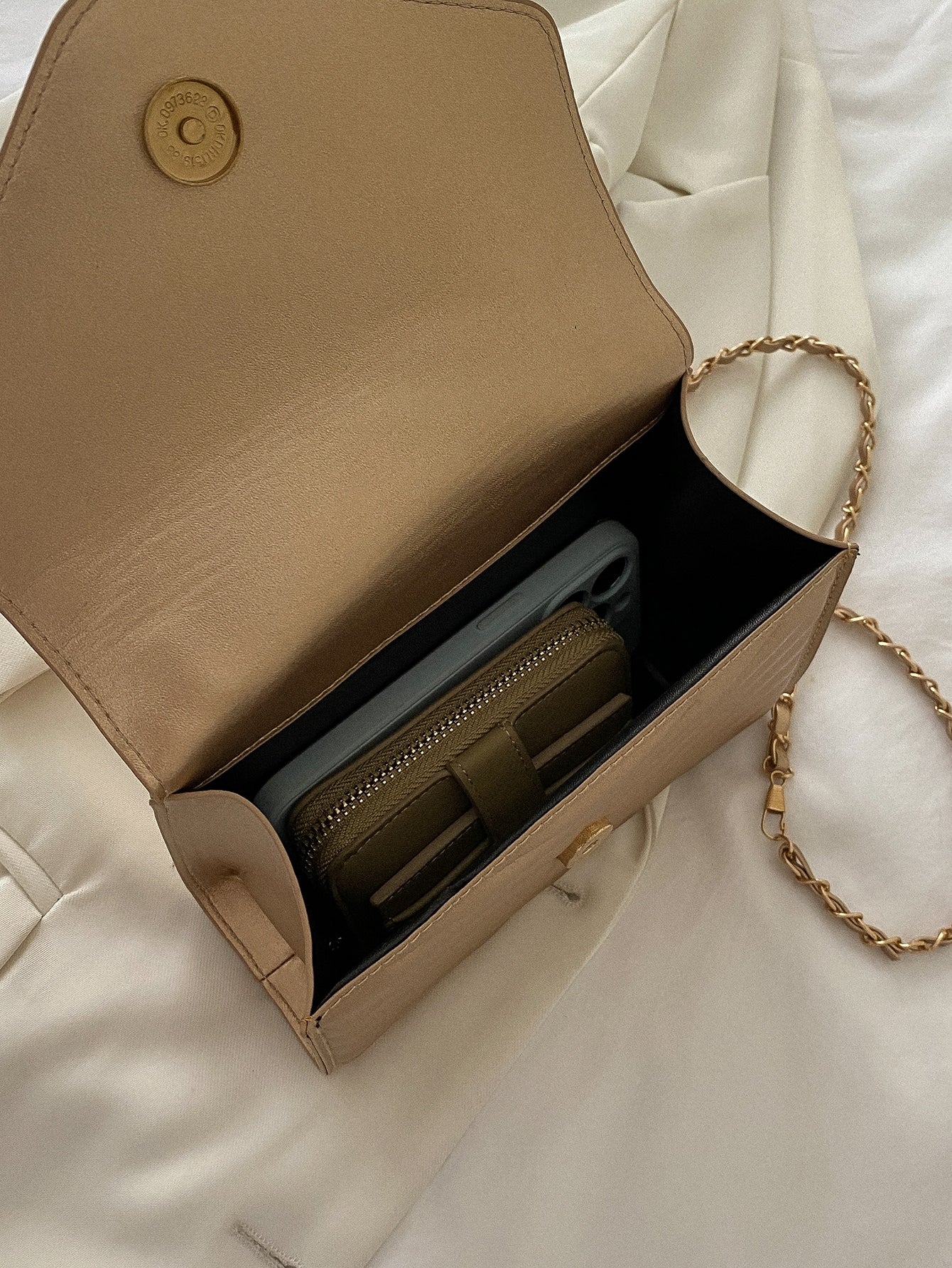 Quadratische Tasche mit Chevron Druckknopf