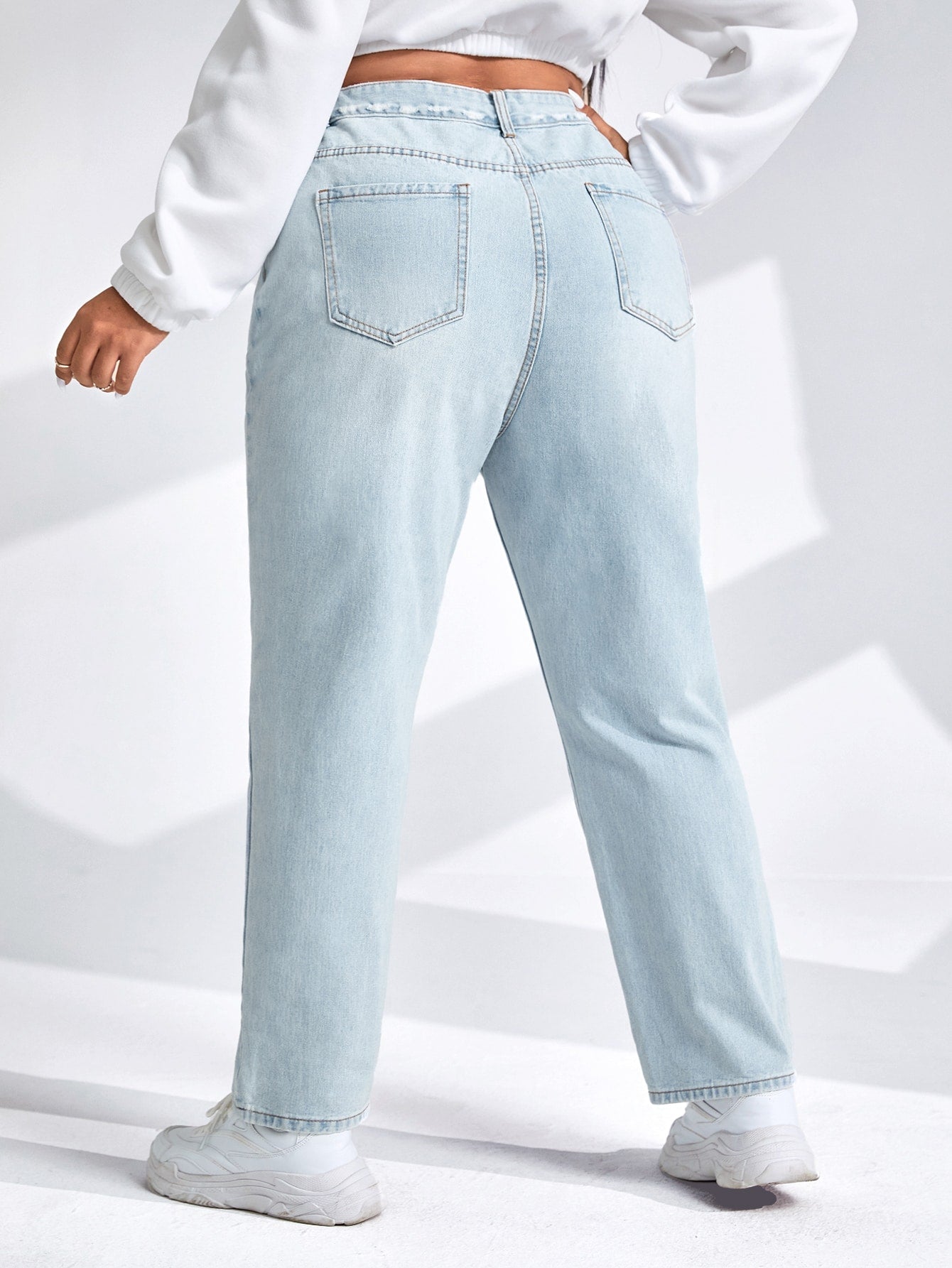 PLUSSIZE Mom Fit Jeans mit Flicken Detail