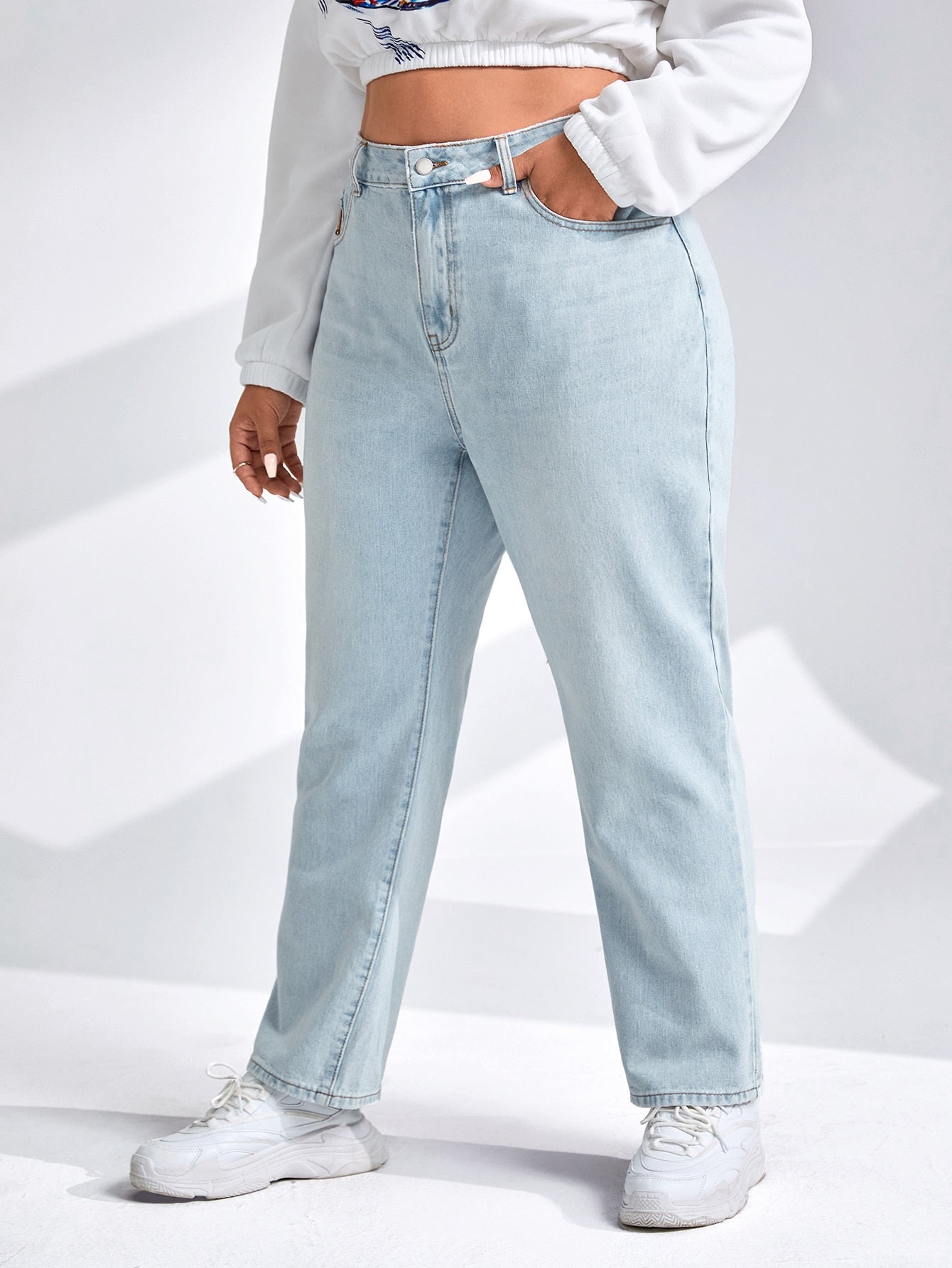 PLUSSIZE Mom Fit Jeans mit Flicken Detail