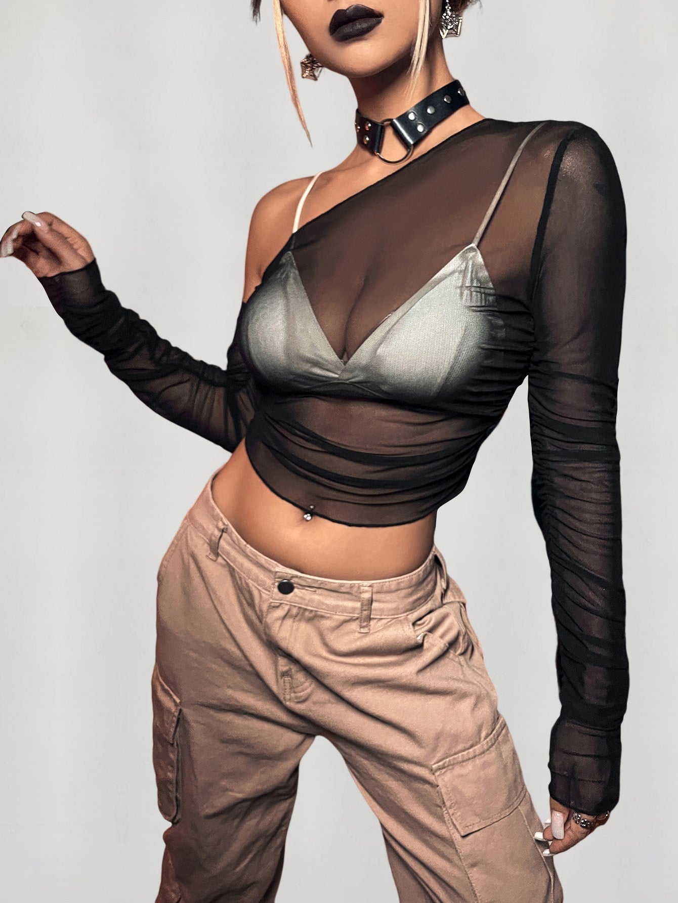 Top mit asymmetrischem Kragen, transparentem Netz, ohne BH