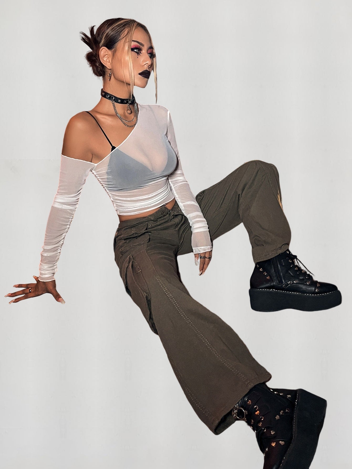 Top mit asymmetrischem Kragen, transparentem Netz, ohne BH