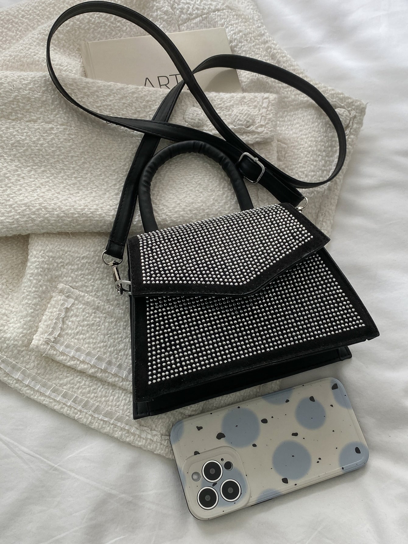 Quadratische Tasche mit Mini Nieten Dekor, Klappe