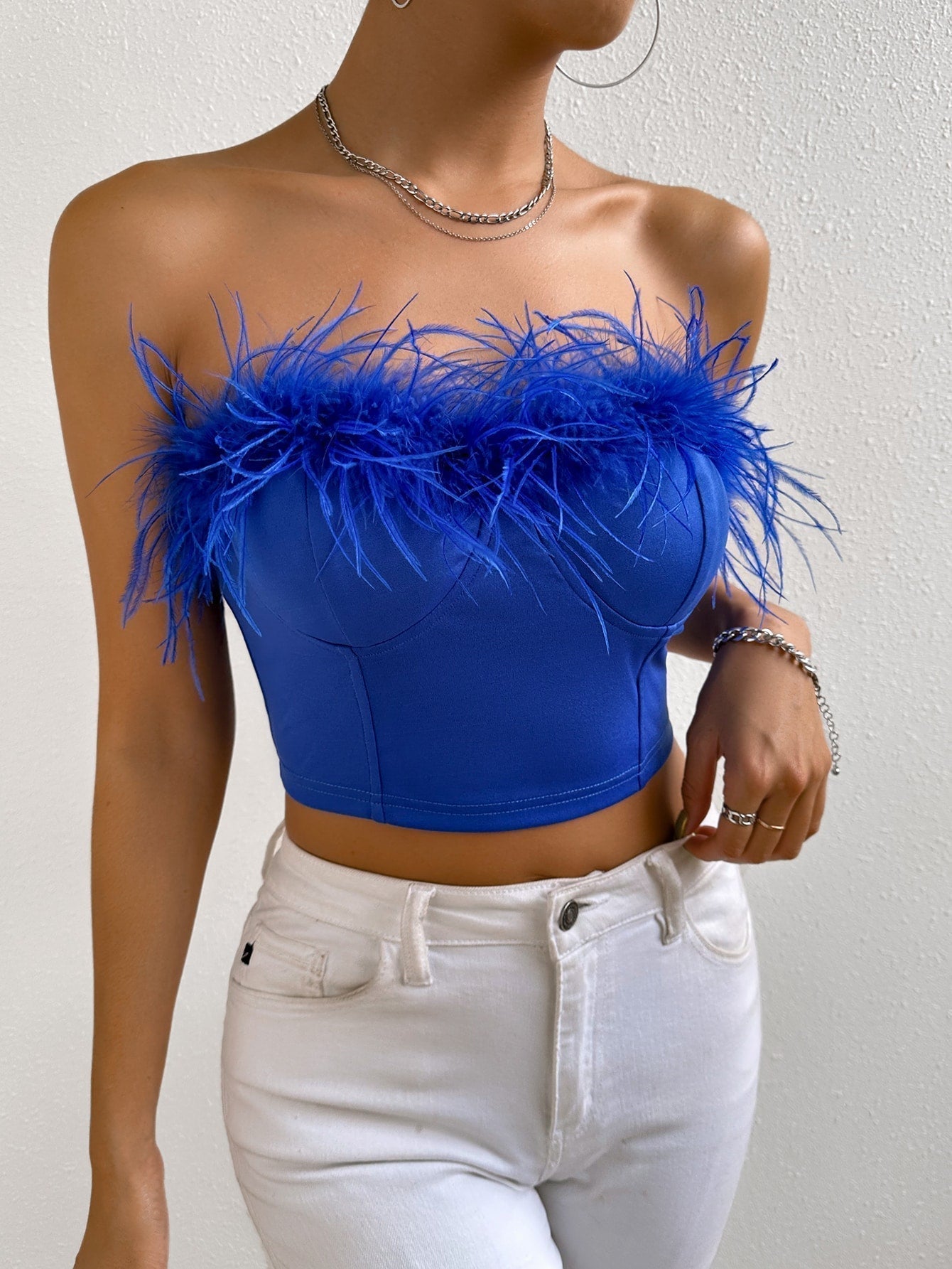 Stück Crop Tube Top mit flaumig Besatz Vollbusiger