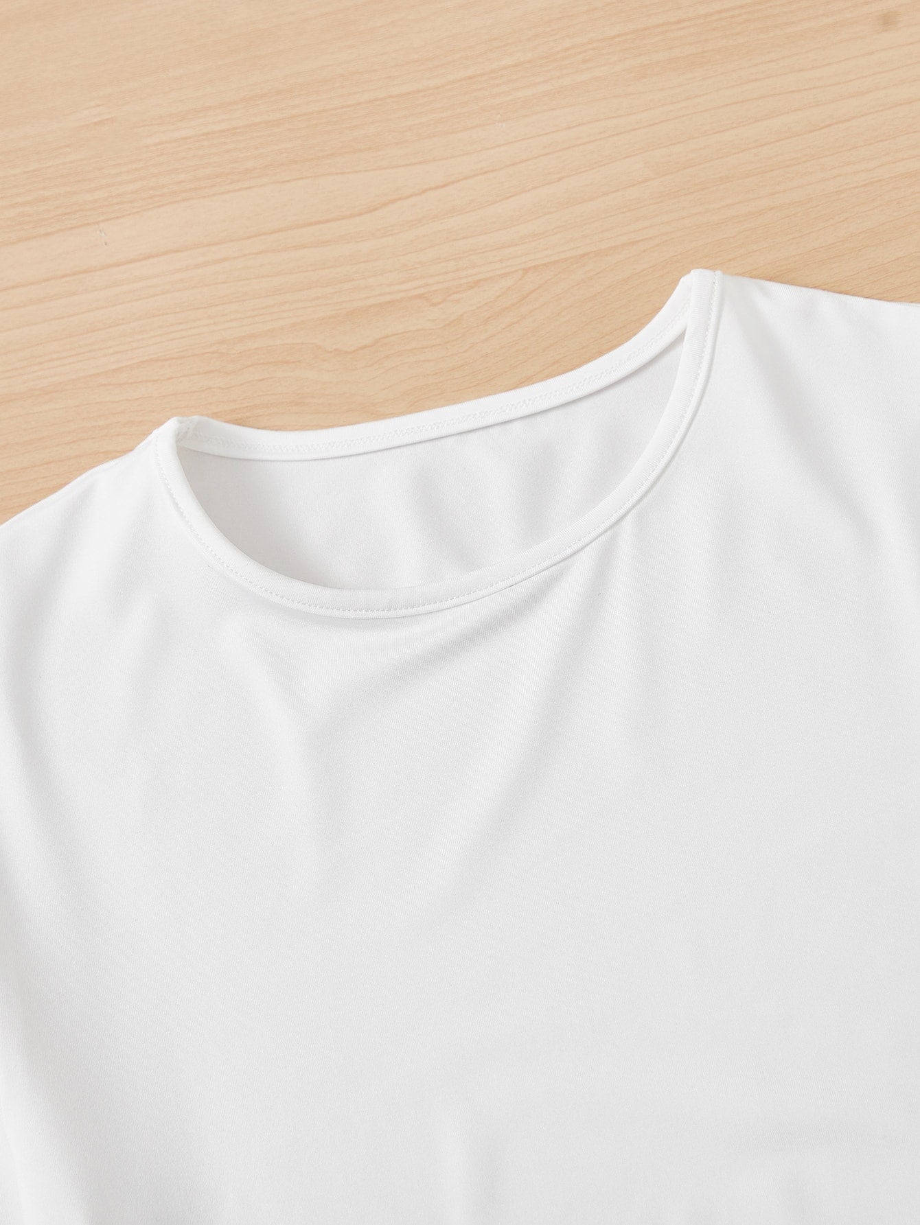 T-Shirt Body mit schmaler Passform, rundem Kragen,