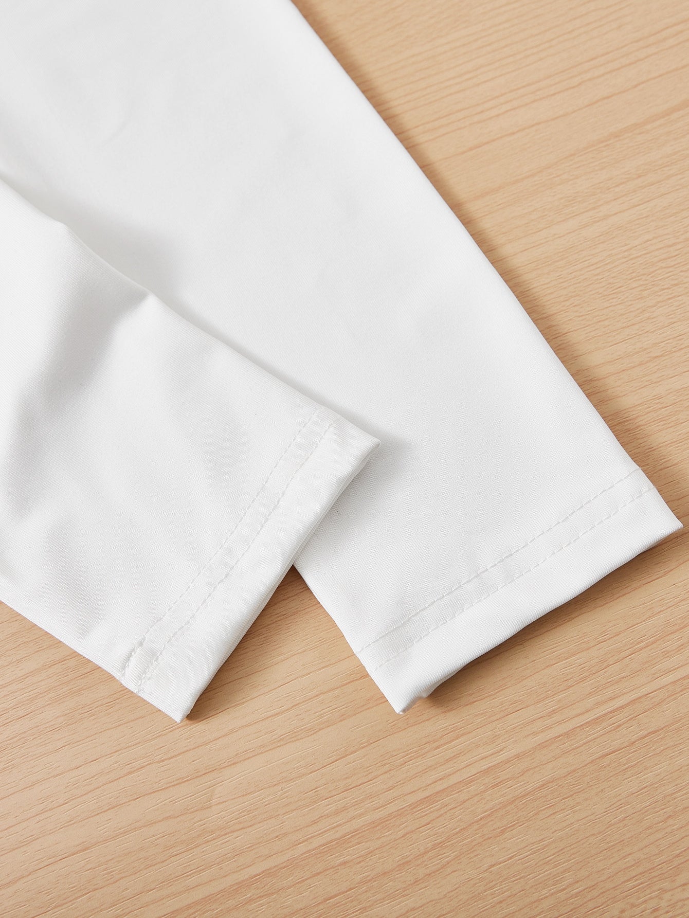 T-Shirt Body mit schmaler Passform, rundem Kragen,