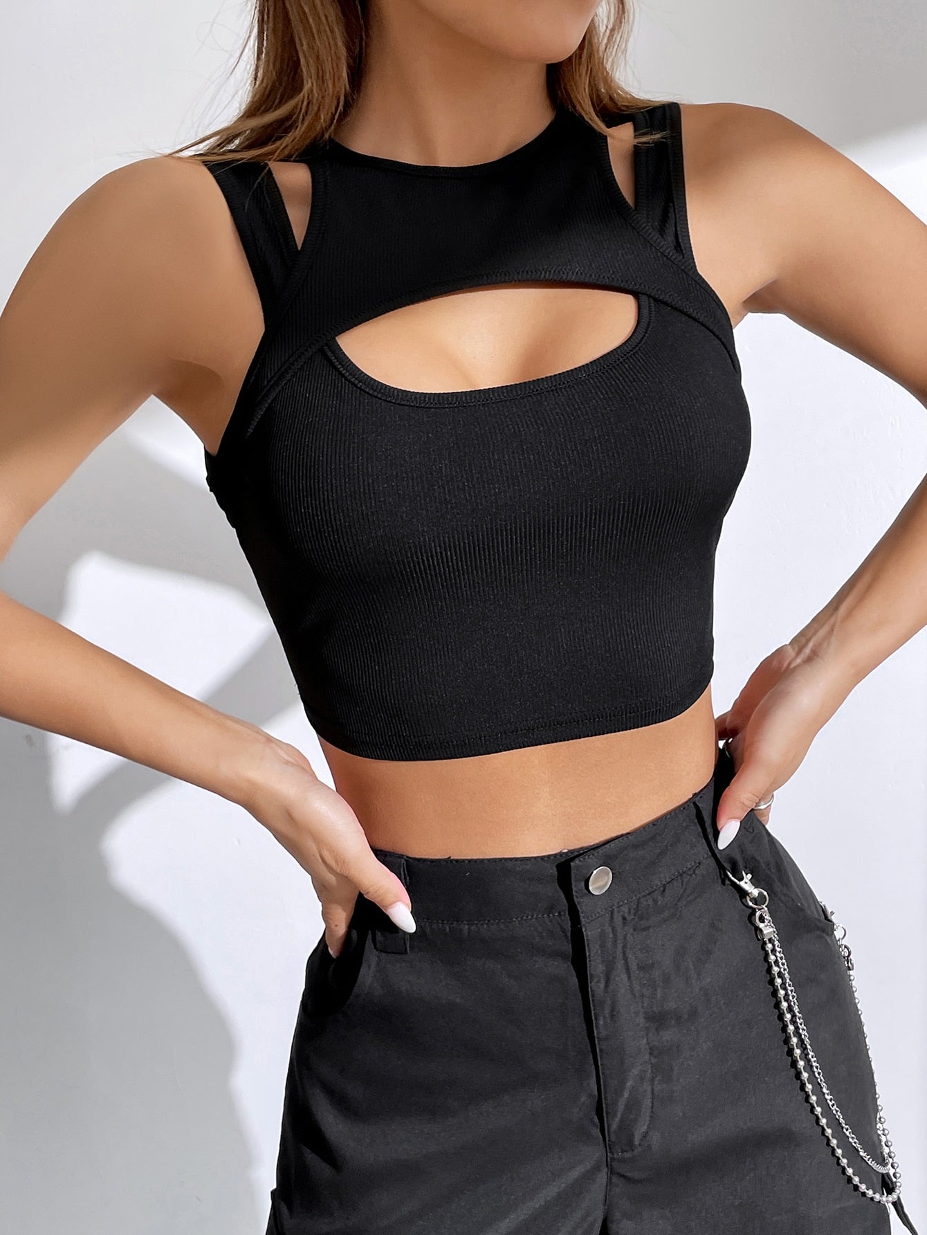Crop Tank Top mit Ausschnitt vorne