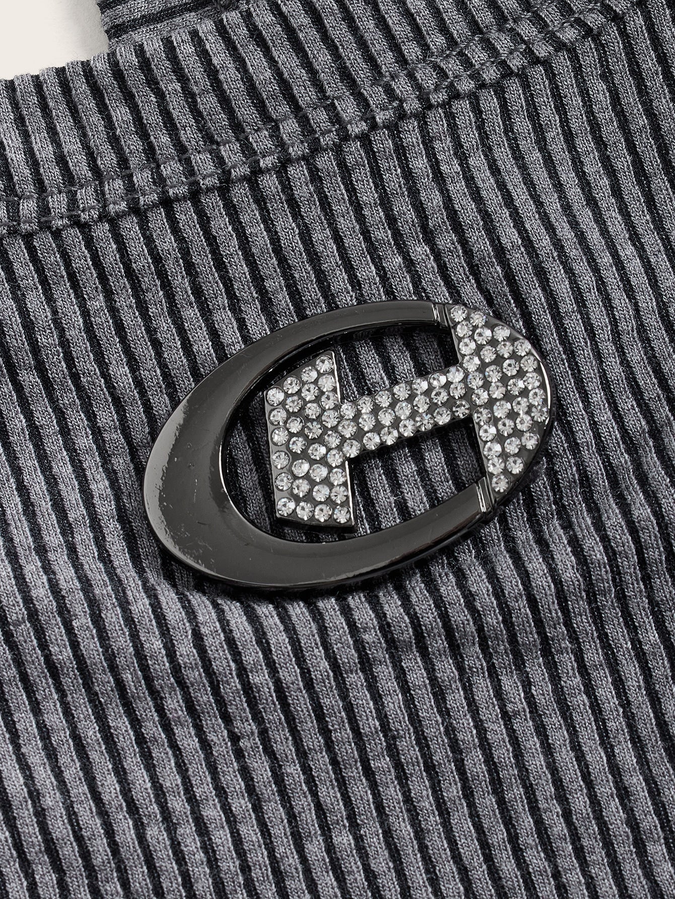 ICON Crop Cami Top mit Buchstabe Flicken Detail