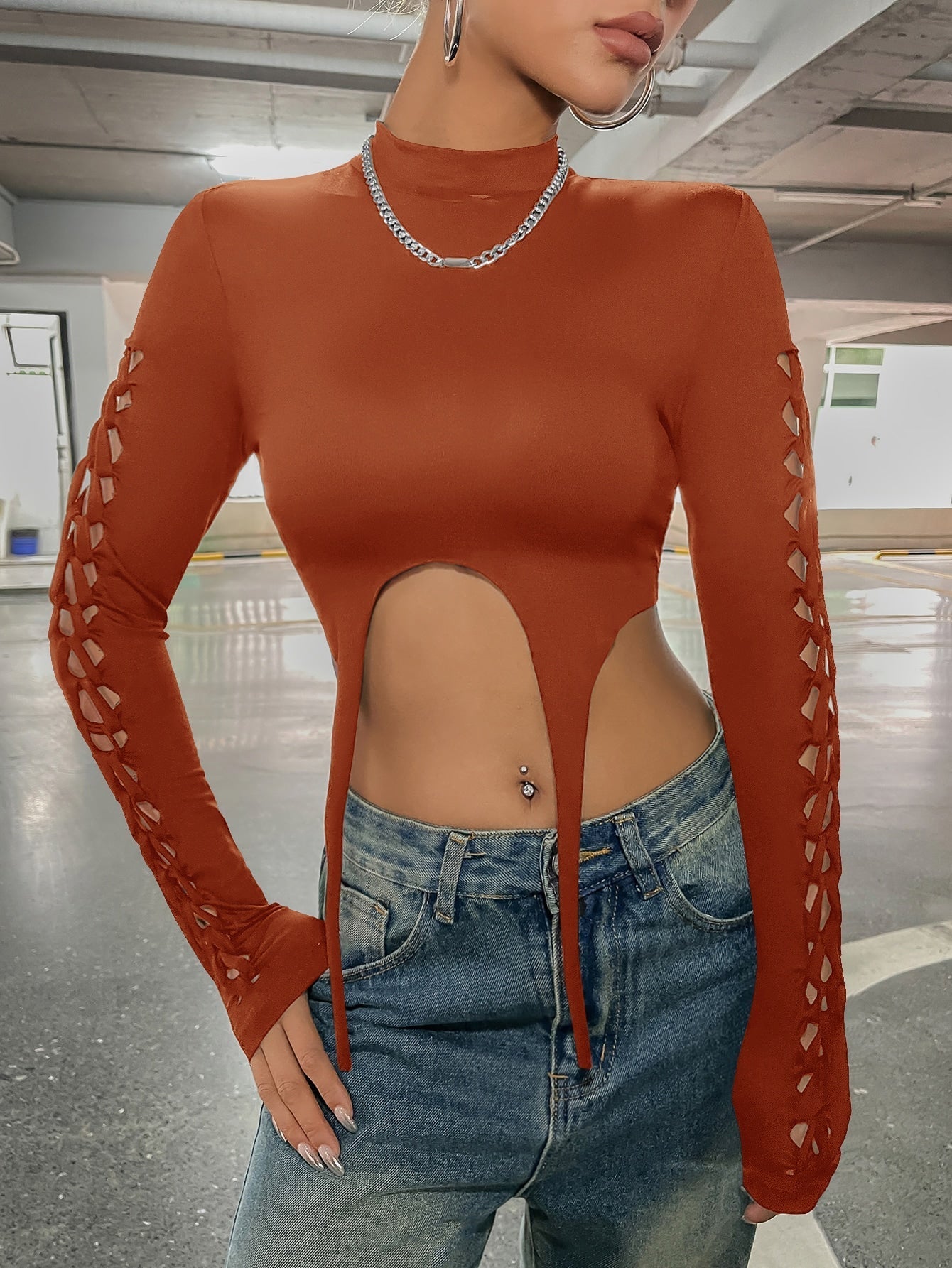 Crop Top mit Ausschnitt, Strumpfband, Detail