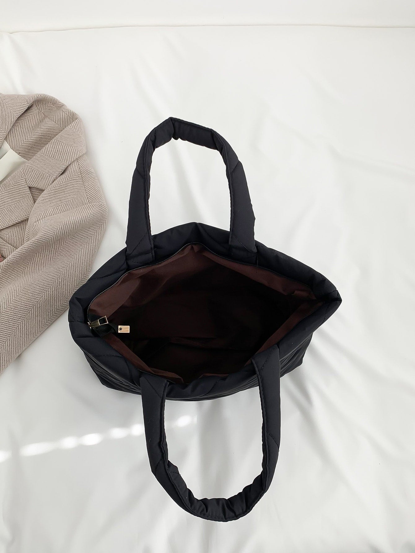 Schultertasche mit Gesteppt