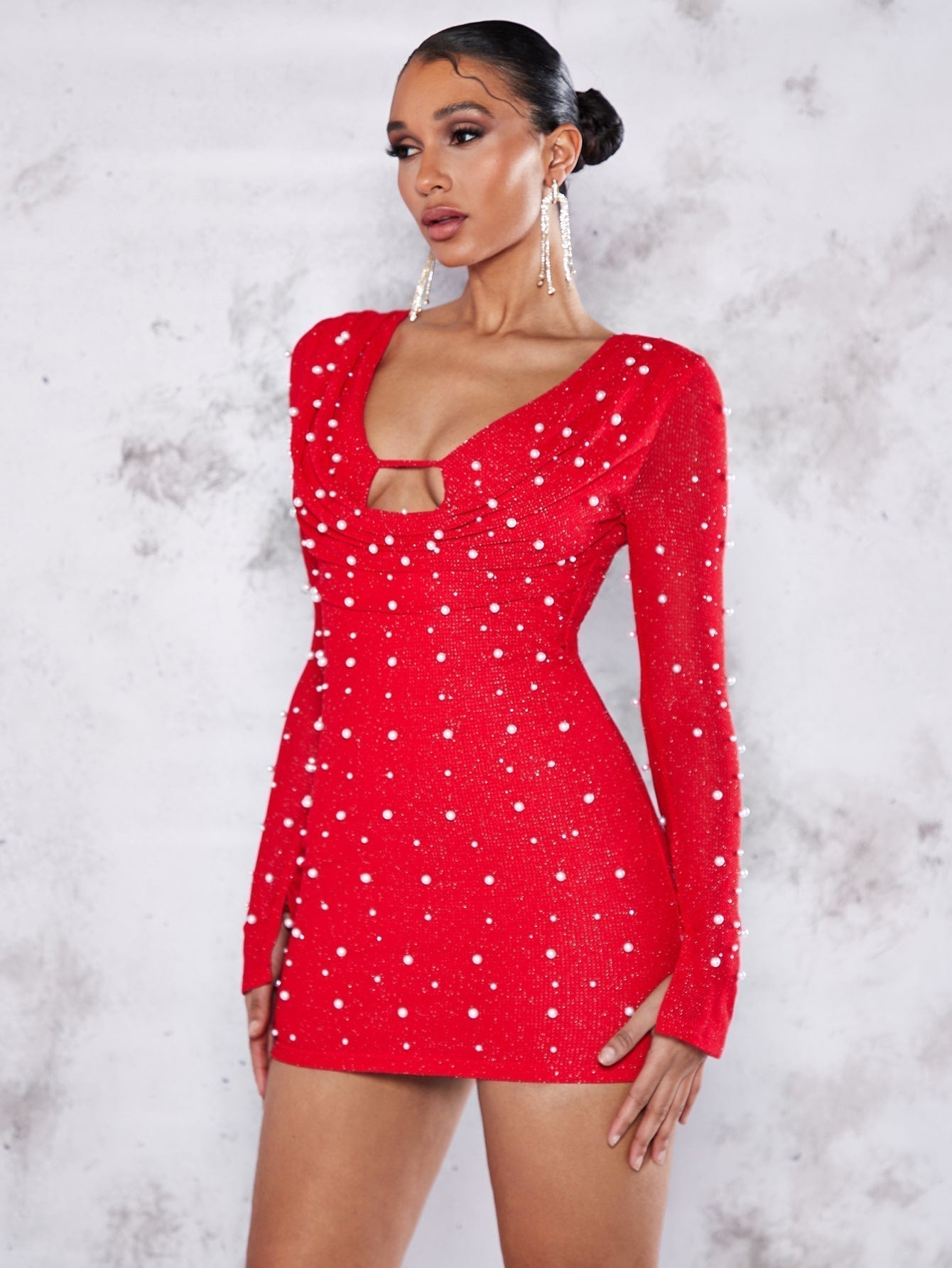 BAE Figurbetontes Kleid mit Perle Ausschnitt, drapierter Vorderseite, Schlitz auf Manschette