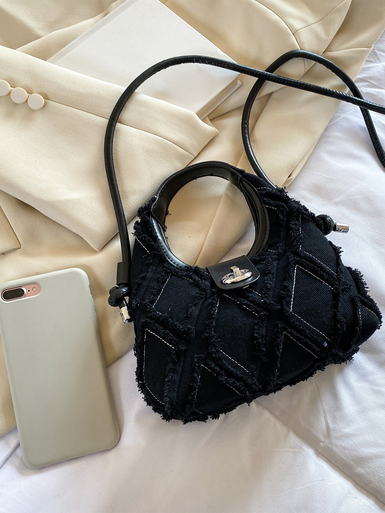 Hobo Tasche mit Mini unbearbeitetem Saum, Drehverschluss