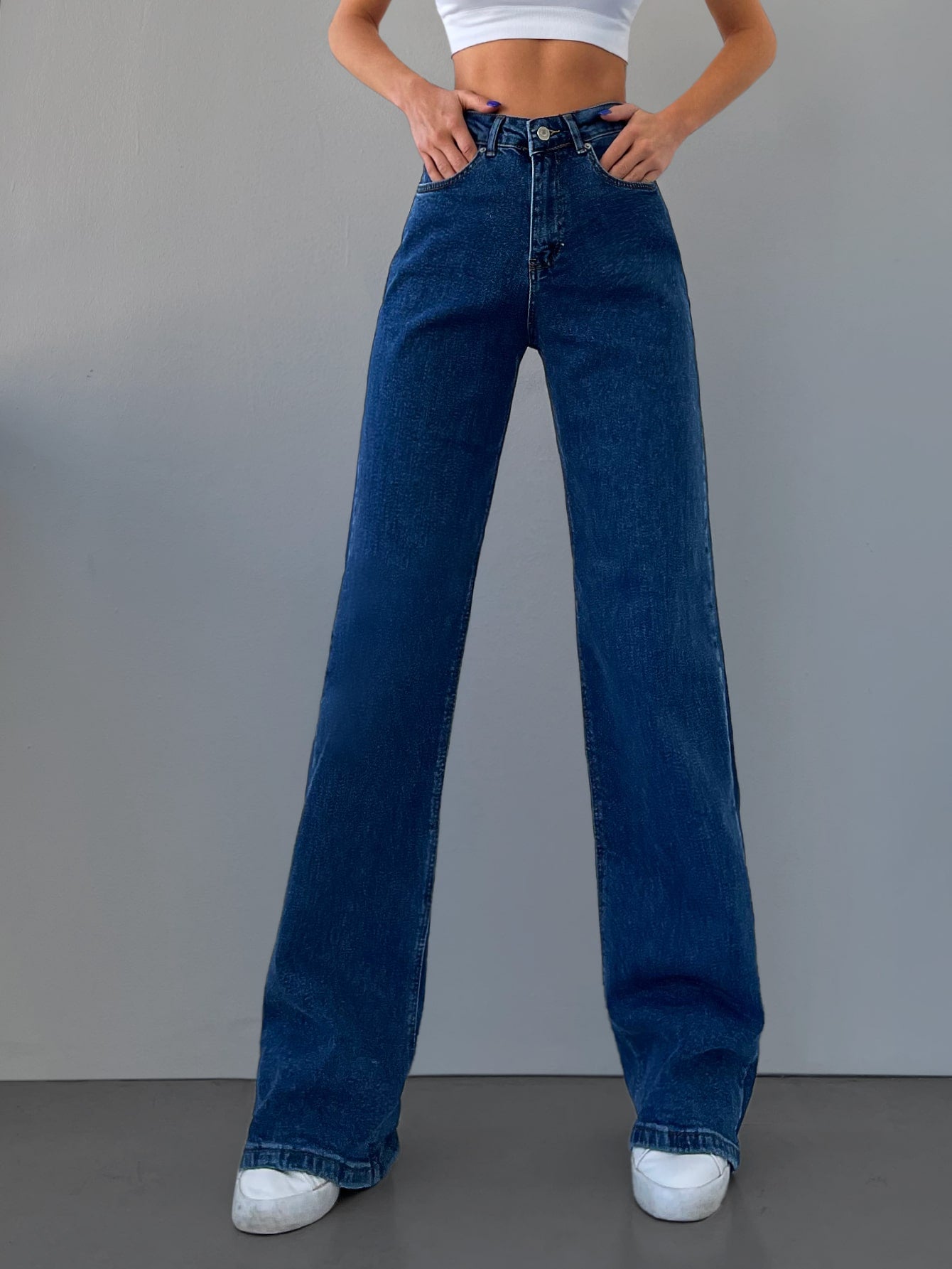 Jeans mit schrägen Taschen, Reißverschluss