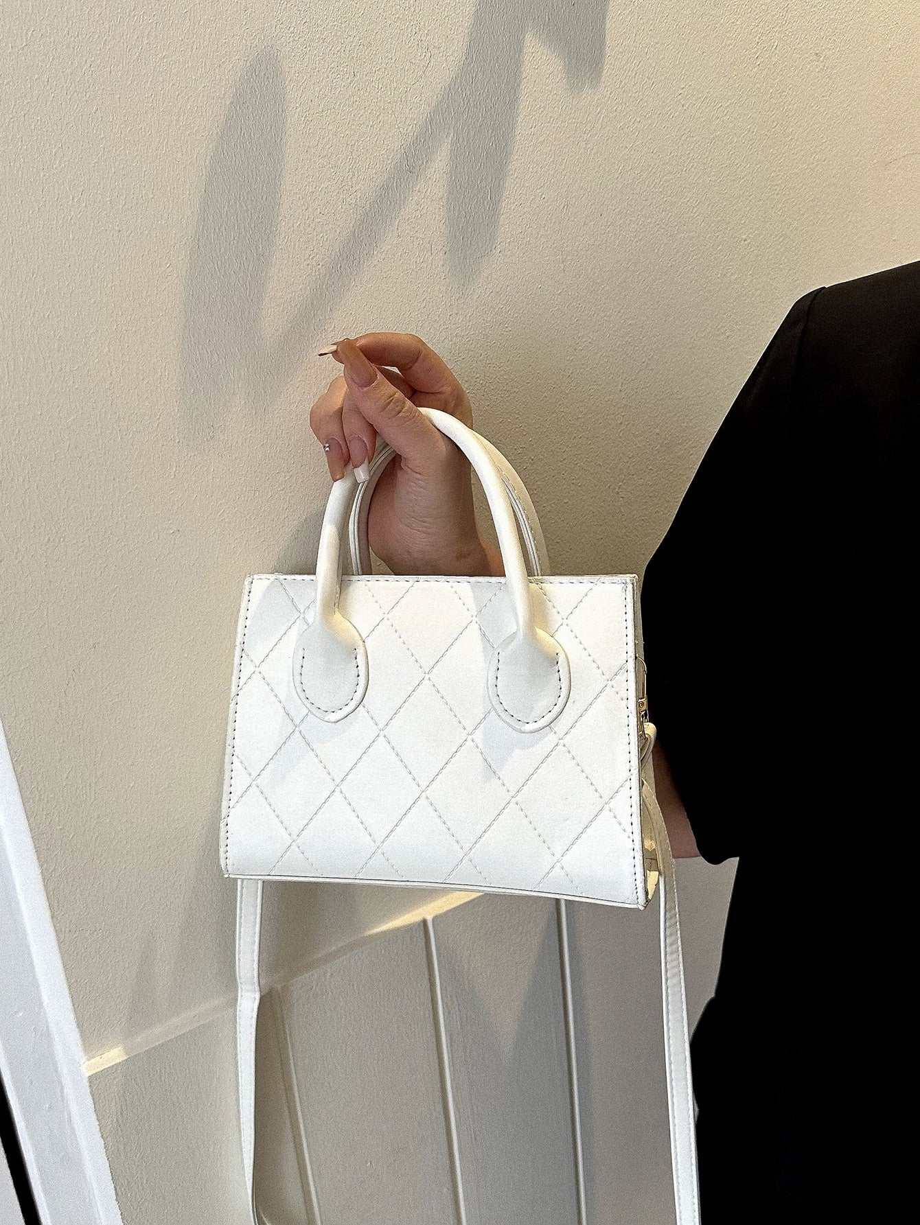 Quadratische Tasche mit Krokodil Prägung, Doppelgriff