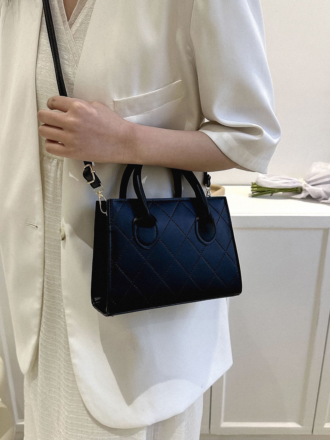 Quadratische Tasche mit Krokodil Prägung, Doppelgriff