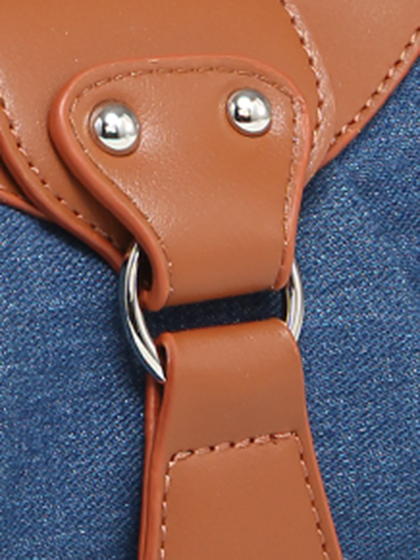 Geraffte Tasche mit Nieten Dekor