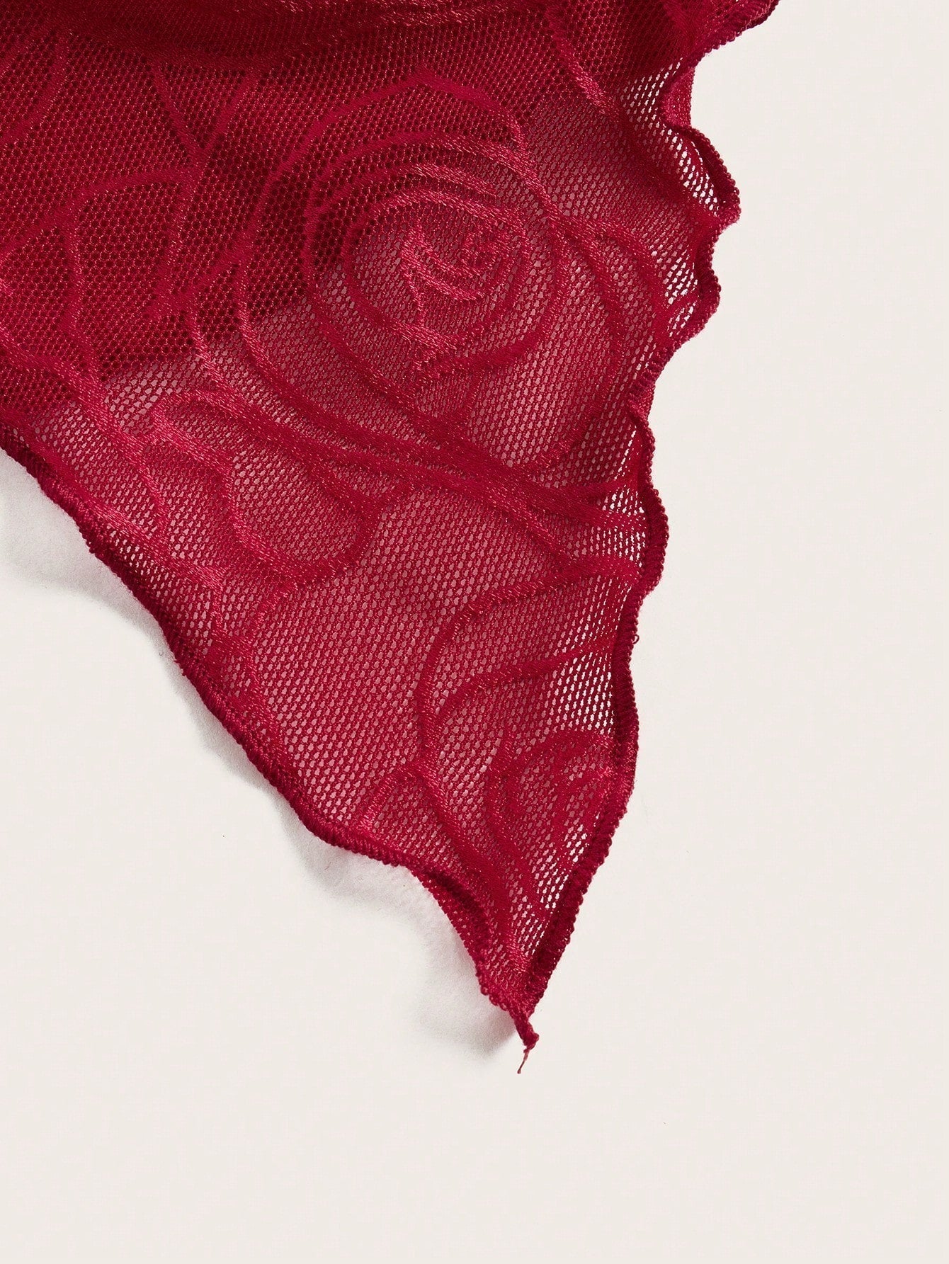 Tube Top mit Twist vorne, asymmetrischem Saum,