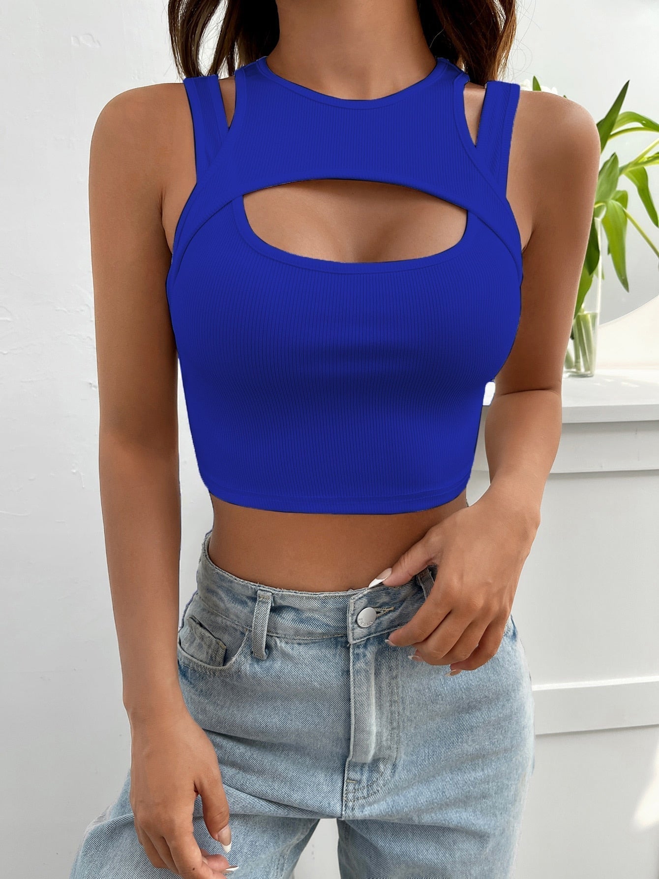 Crop Tank Top mit Ausschnitt vorne