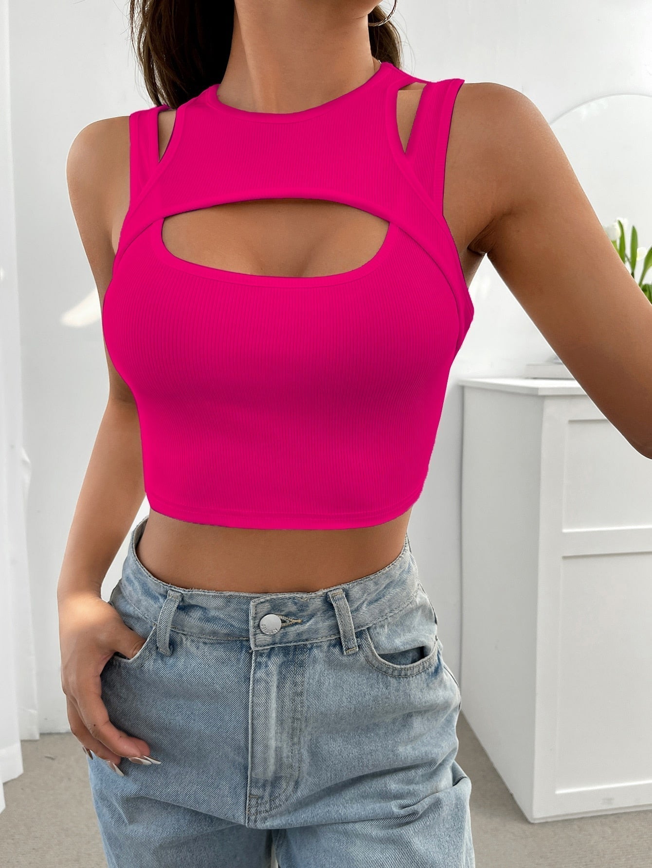 Crop Tank Top mit Ausschnitt vorne