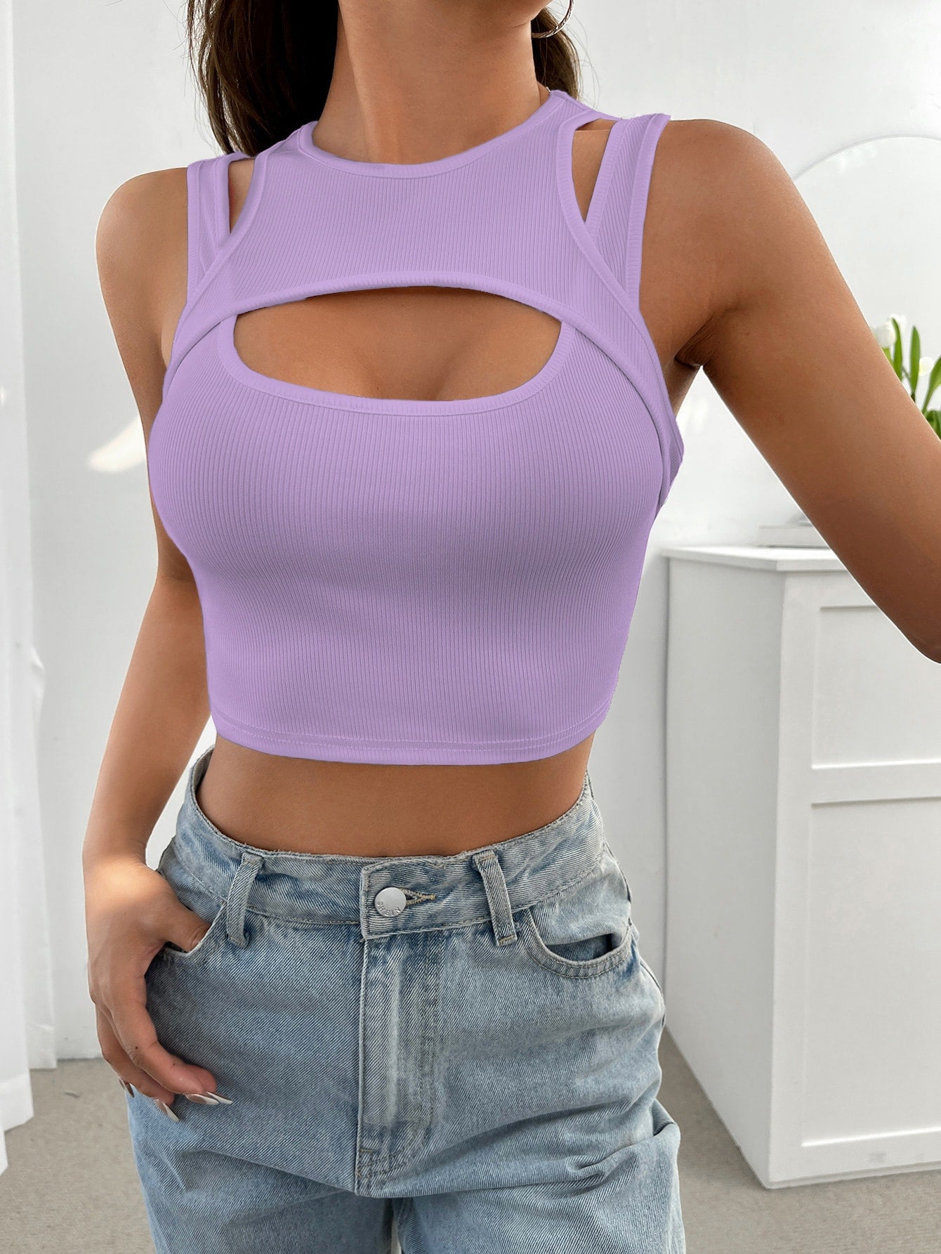 Crop Tank Top mit Ausschnitt vorne