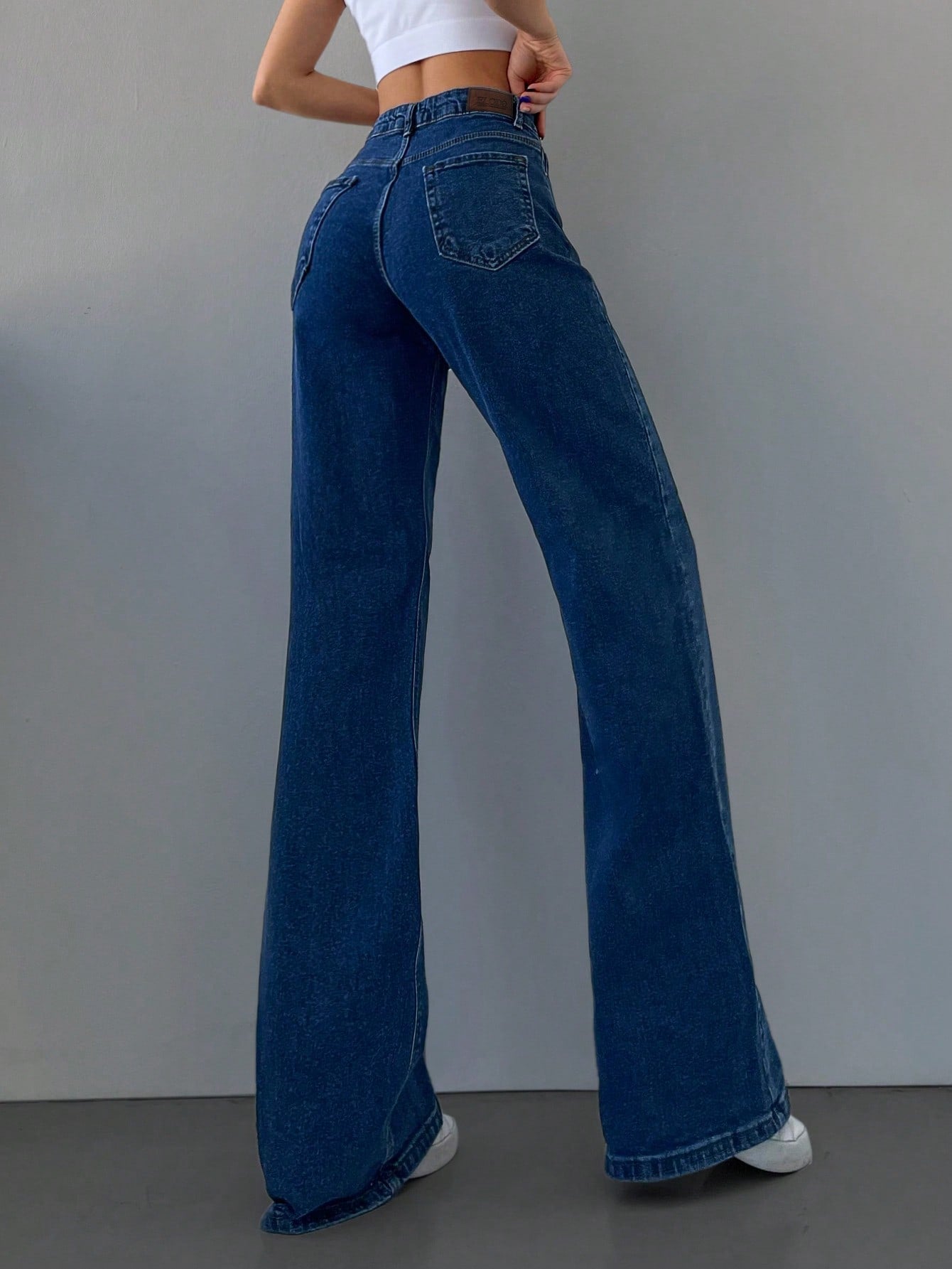 Jeans mit schrägen Taschen, Reißverschluss