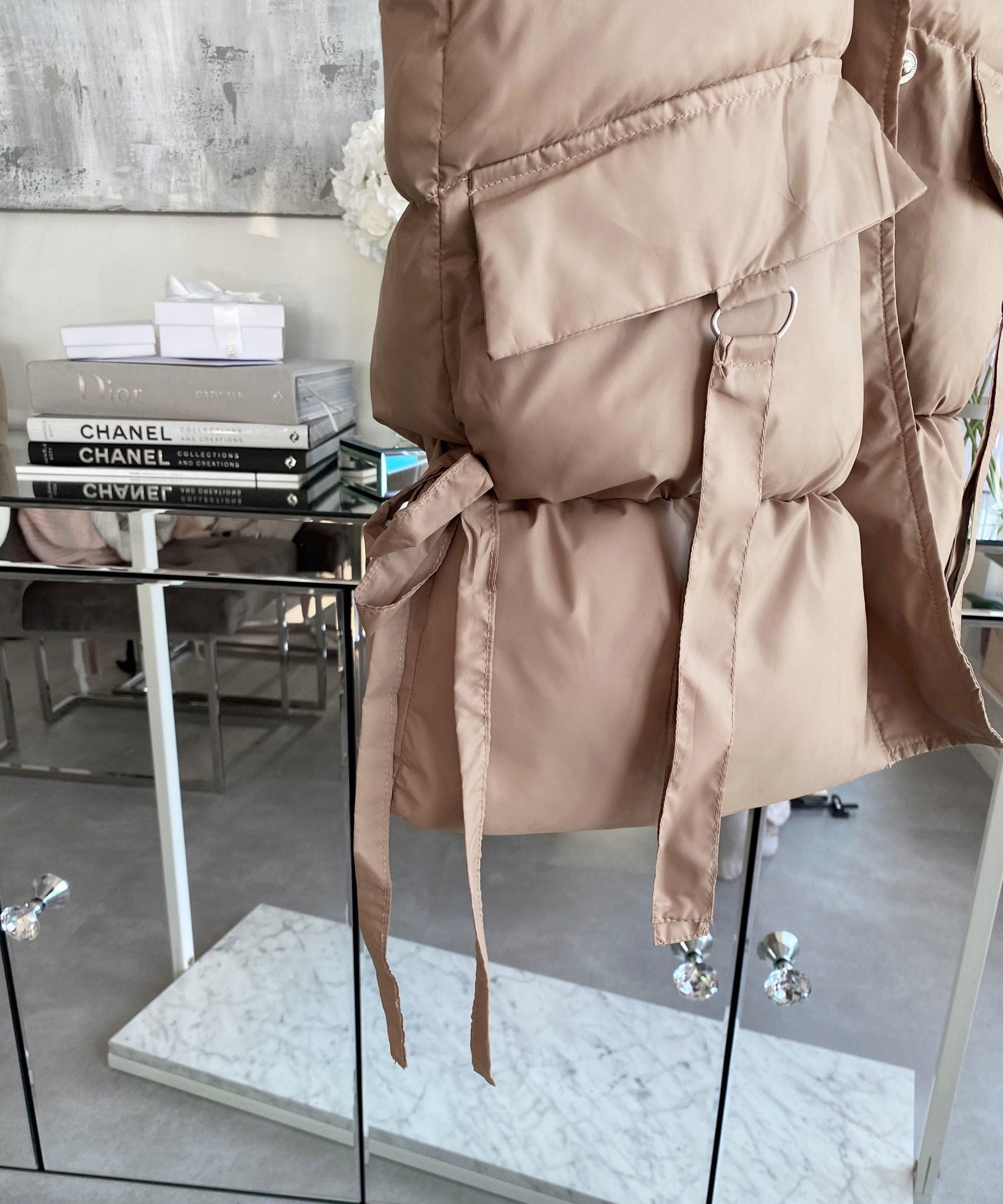 Weste Leslie Kurz Camel