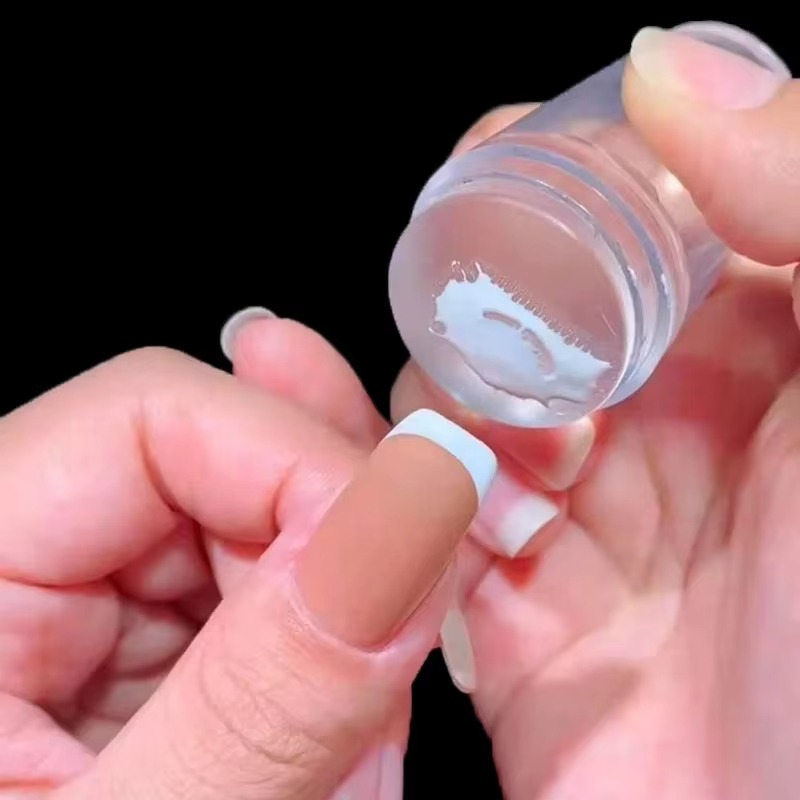 GlanzFiora™ – Zaubere Perfekte Nägel mit Leichtigkeit (1+1 GRATIS)